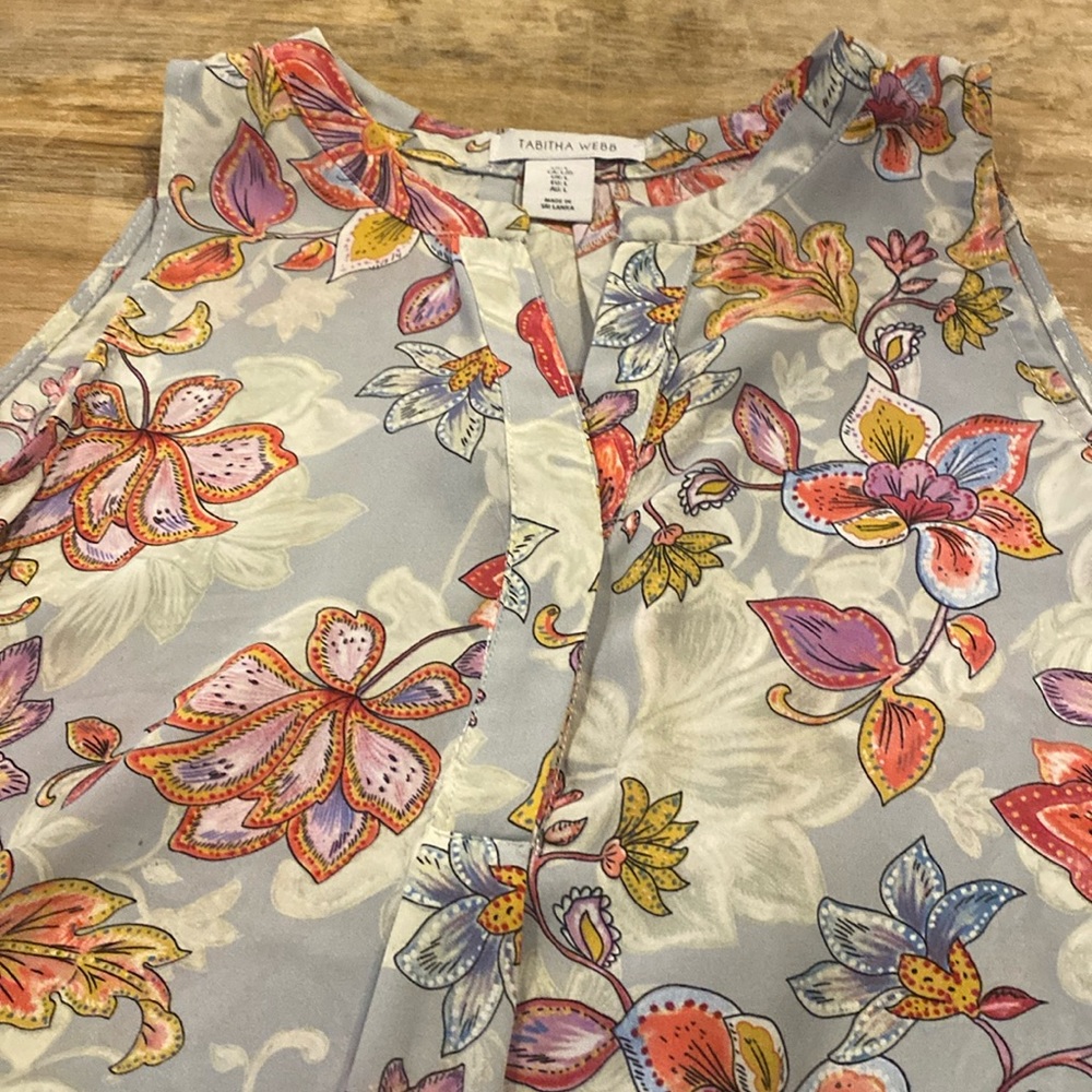 Women’s sleeveless top. Size L. Multiple colors.